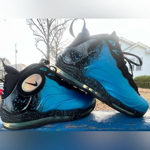 Nike Total Air Foamposite Max slightly used 9/10 size 9.5 men’s shoes.